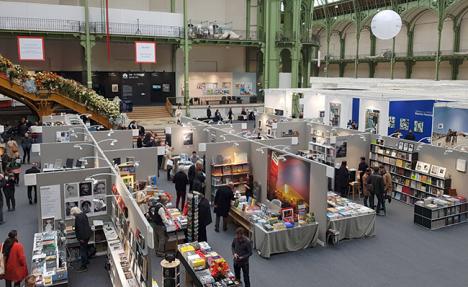 Les stands des éditeurs et libraires à Paris Photo 2018