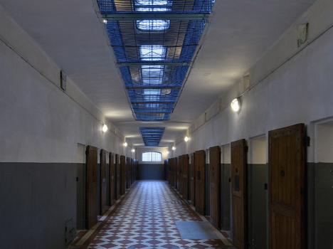 Mémorial national : couloir desservant les cellules de la prison de Montluc. © Bertrand Pichene, 2021