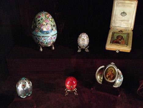 Assortiment de petits œufs de Fabergé au Liechtensteinisches Landesmuseum. © Gryffondor, 2014 