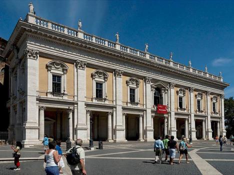 Le Palazzo Nuovo à Rome, un des deux bâtiments des Musées du Capitole. © Jastrow, 2006, domaine public