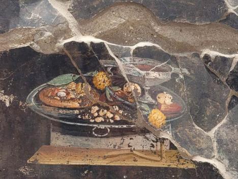 Fresque représentant une nature morte sur laquelle figure une pizza, découverte à Pompéi. © Parco Archeologico di Pompei