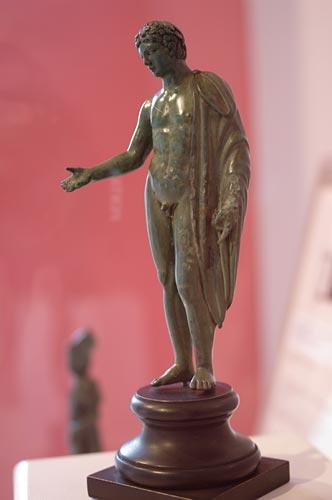 Antinoüs, époque romaine, bronze, Musée de la Chartreuse, Douai. © Photo : J. Pilch, Département du Nord, Forum antique de Bavay.