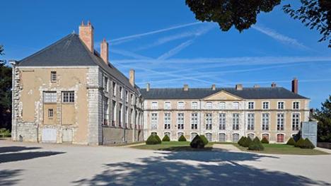 Façade côté jardin du Palais épiscopal, actuel musée des Beaux-Arts, Chartres 