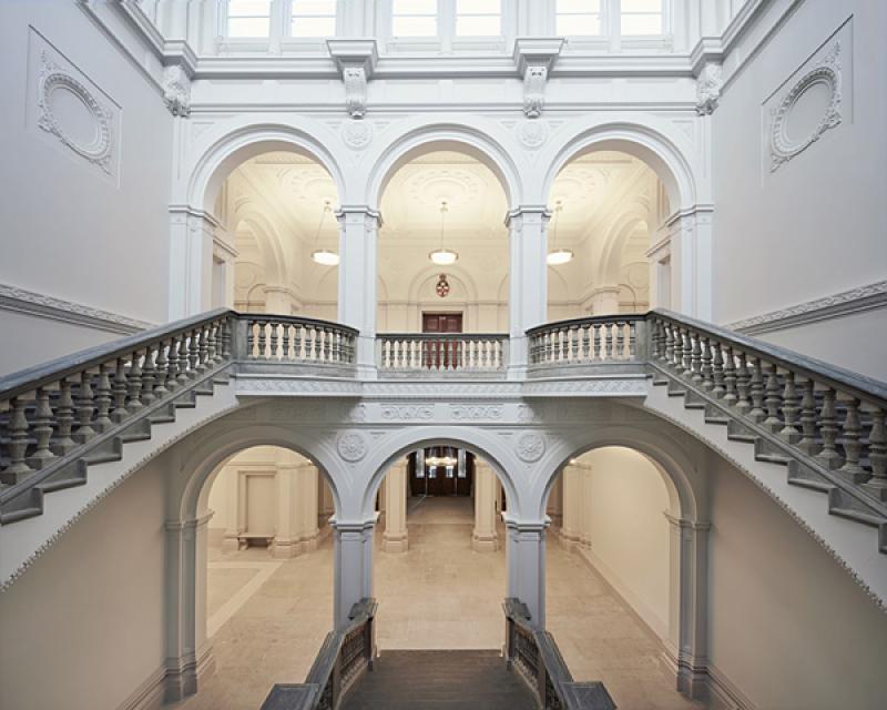 L'escalier d'entrée de la Royal Academy.