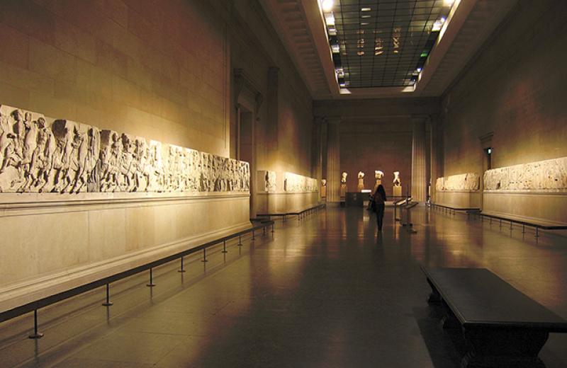 La salle du British Museum présentant les marbres des frises du Parthénon