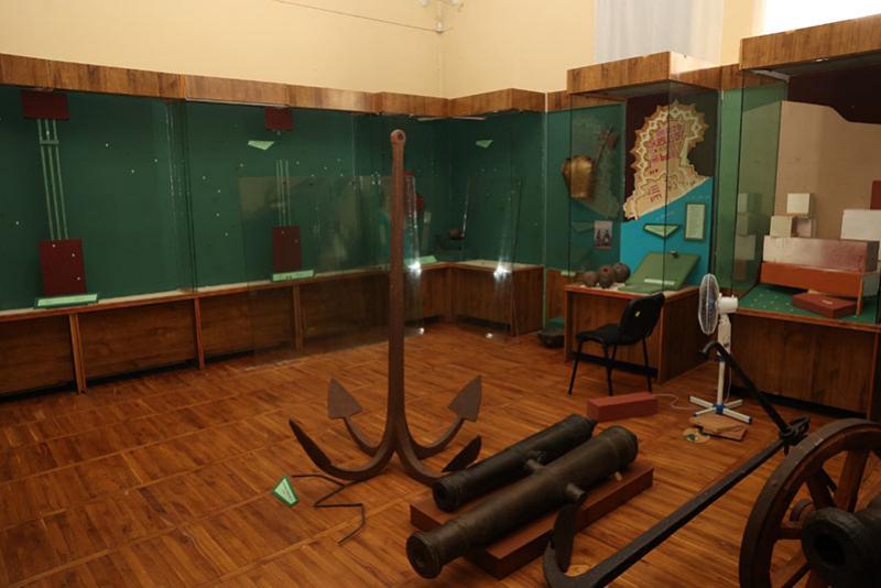 Vitrines du Musée d'art populaire de Kherson pillées par l'armée russe. © Ministère de la Culture et de l'information d'Ukraine