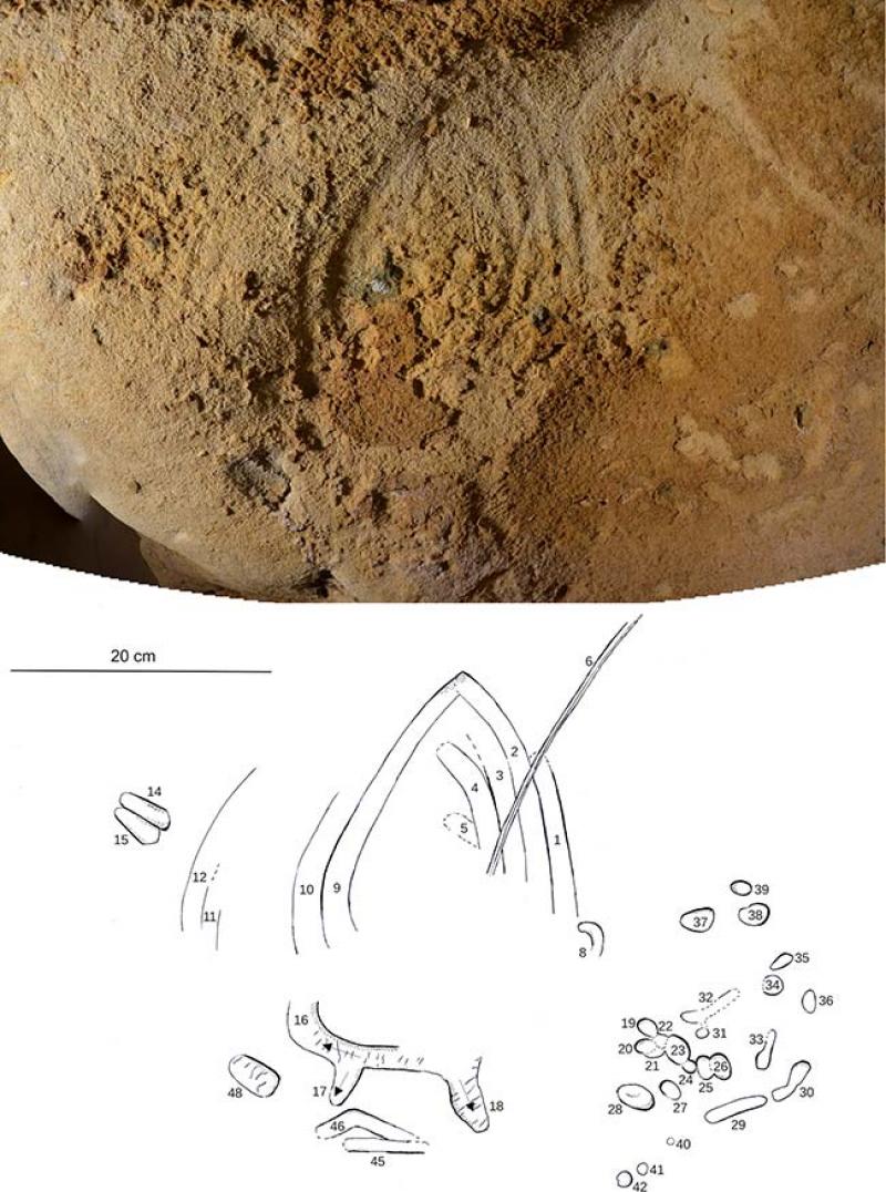 Gravures néandertaliennes découvertes dans la grotte de la Roche-Cotard à Langeais. © journals.plos.org