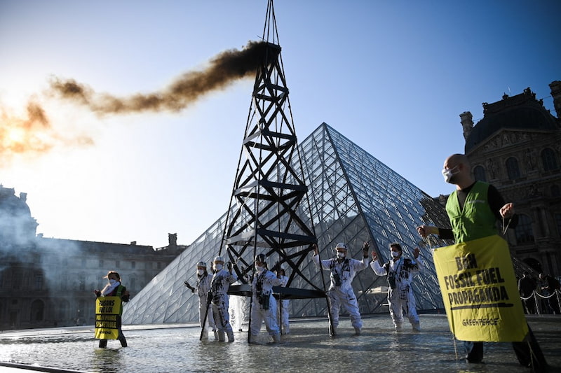action greenpeace pyramide louvre octobre 2021 copyright photo anne christine poujoulat afp
