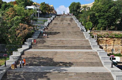 L'escalier du Potemkine, également appelé «&nbsp;Escalier Richelieu&nbsp;». Il doit sa renommée à une scène du film «&nbsp;Le Cuirassé Potemkine&nbsp;» de Sergueï Eisenstein, tournée en 1925 à Odessa.