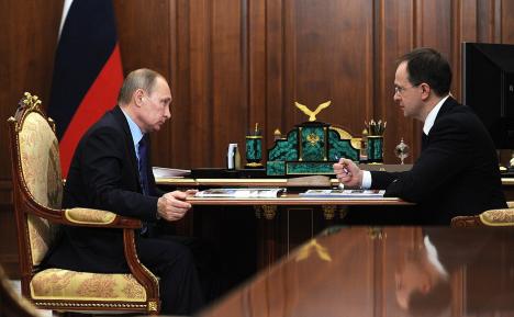 Le Ministre de la Culture russe Vladimir Medinsky (ici à droite, en conversation avec Vladimir Poutine) 