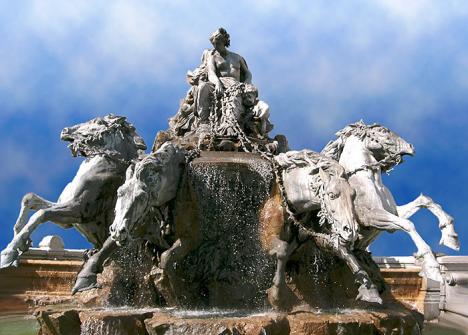 Auguste Bartholdi (1834-1904), La Fontaine Bartholdi (1889) inaugurée en 1892 sous le nom de <em>Char triomphal de la Garonne</em>, Place des Terreaux à Lyon.