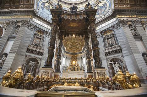 Le Bernin, baldaquin surmonte le maître-autel, basilique Saint-Pierre, Rome