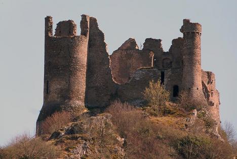 Château-Rocher dit château fort de Blot-le-Rocher, XI-XVe siècle, commune de Saint-Rémy-de-Blot (Puy-de-Dôme)