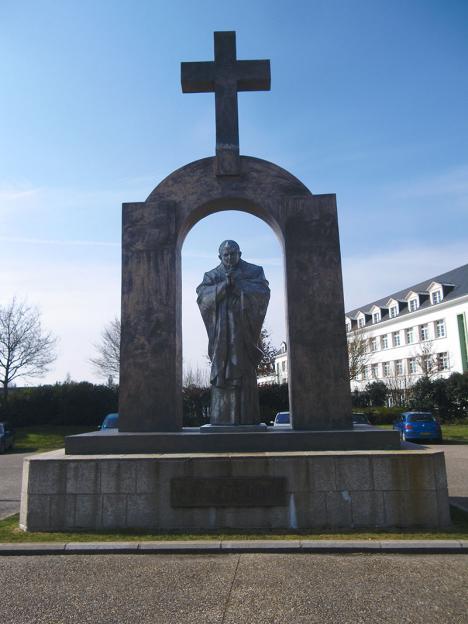 La statue de Jean-Paul II à Ploërmel 