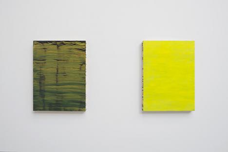 Jean-Luc Moulène, diptyque <em>Sous-chromes</em>, 2017, peinture à l’huile sur goudron sur panneau, 2 x (51 x 40,5 x 5 cm)