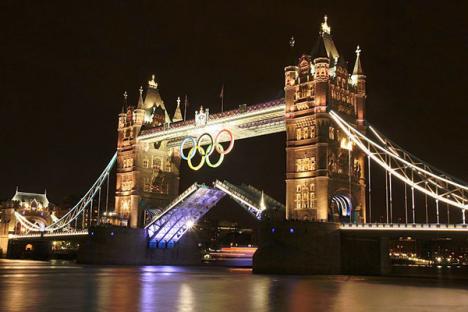 Le Tower bridge aux couleurs des Jeux Olympiques, Londres, 2012