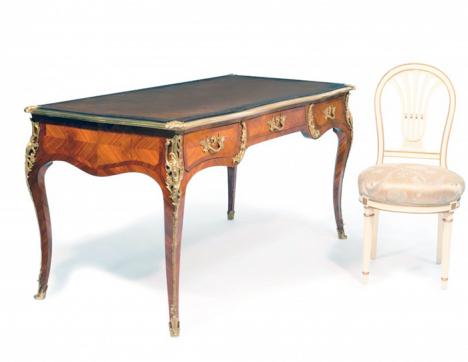 Ritz Paris, Suite Mademoiselle Coco Chanel : bureau de style Louis XV et chaise de style Louis XVI 