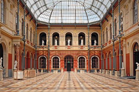 La Cour du Palais des études de l’École des beaux-arts de Paris.