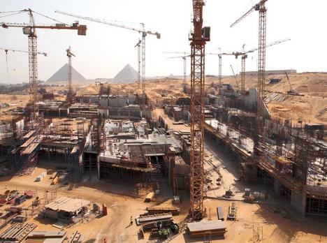 Le chantier de construction du Grand Musée égyptien, sur le plateau de Gizeh