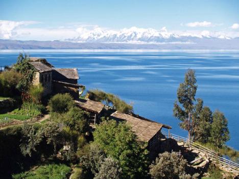 Vue du Lac Titicaca depuis la rive bolivienne.