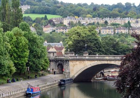 Ville de Bath vue de la rivière Avon. Ville classée au Patrimoine mondial de l'UNESCO.