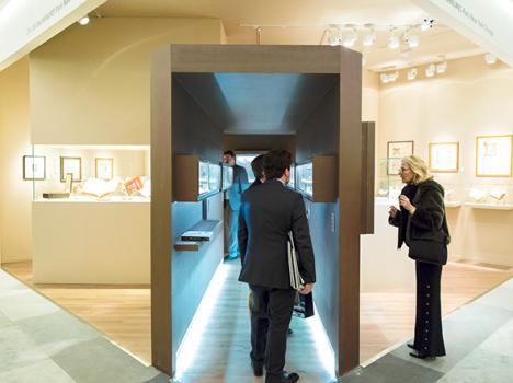 Le stand de la galerie Les enluminures - Photo Natascha Libbert / TEFAF 2018
