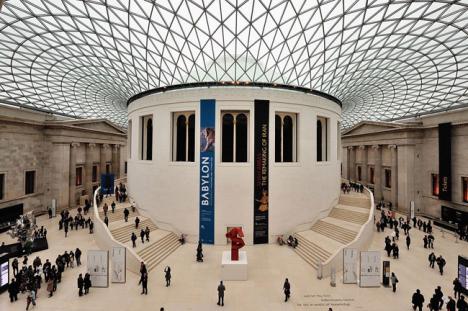 Dôme couvrant le parvis du British Museum. Londres, Royaume-Uni. 2009