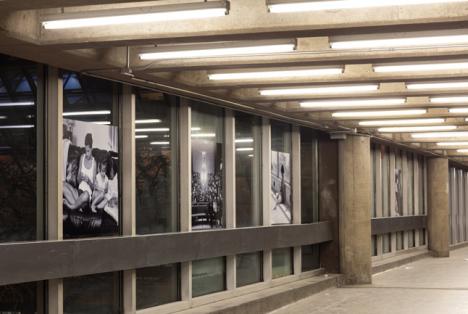 Exposition des photographies d'Eric Pickersgill lors des nuits blanches de Montréal Art Souterrain. © Photo : Mike Patten.