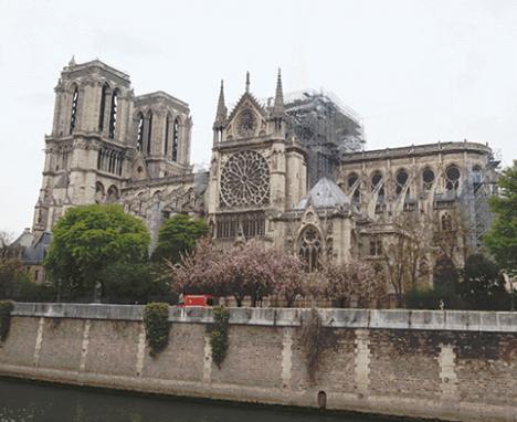 La cathédrale Notre-Dame de Paris après l'incendie, 16 avril 2019