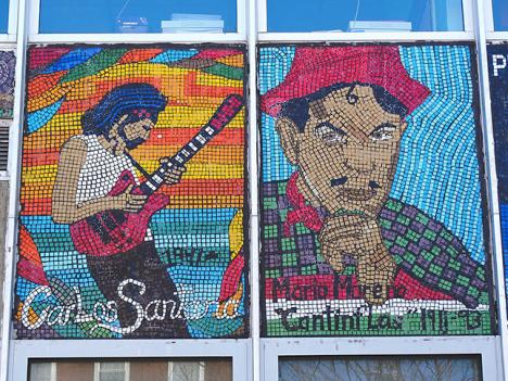 Mosaïque murale représentant Carlos Santana et Cantinflas à Chicago © Photo Adam Jones