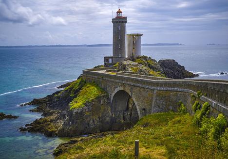 Le phare du Petit Minou à l’entrée de la rade de Brest, en 2014. © Yann Caradec