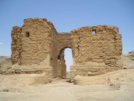 Porte de Palmyre sur le site archéologique de Doura Europos en Syrie, en 2005. © Photo Heretiq
