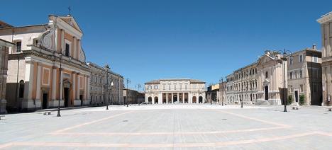 La piazza Garibaldi dans la ville de Senigallia, ville de naissance de Giacomelli et lieu de la première biennale de la photographie organisée par Serge Plantureux. 