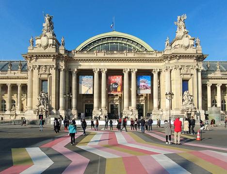 Le Grand Palais lors de la 45e édition de la Fiac avec l'installation Street Painting #10 (2018) de Lang & Baumann, galerie Loevenbruck © Photo LudoSane
