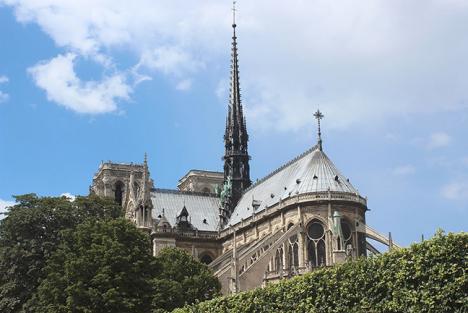 Vue de la flèche de Notre-Dame en 2013 © Photo Miguel Hermoso Cuesta, CC BY-SA 3.0.