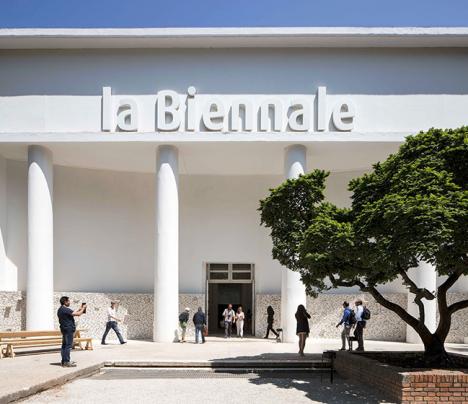 Le pavillon central de la Biennale de Venise dans les Giardini. © Photo Francesco Galli.