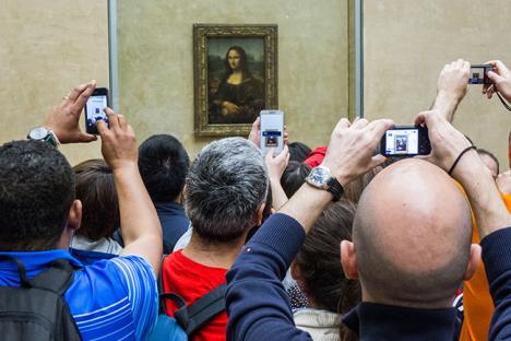 Le règlement du Louvre permet de prendre des photos  dans les salles permanentes, mais pas dans les expositions temporaires. © Photo Pxhere. 