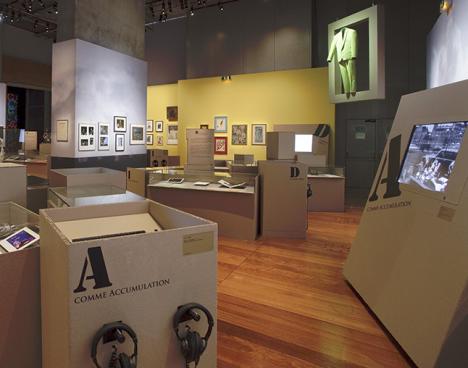 Scénographie en carton pour l’exposition « Ionesco » en 2009 à la BNF, établissement pionnier en matière de développement durable. © Photo BNF / David-Paul Carr