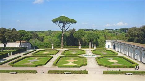 Les parterres de la piazzale de la villa Médicis à Rome © Photo Jean-Pierre Dalbéra, 2017