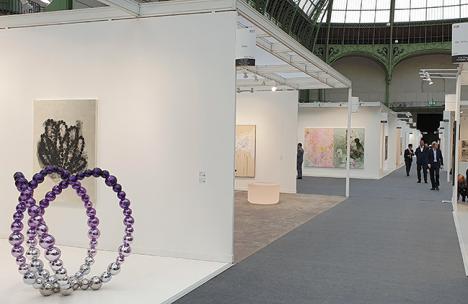 Une des allées de la Fiac  © Photo Clotilde Bednarek pour Le Journal des Arts, 16 octobre 2019