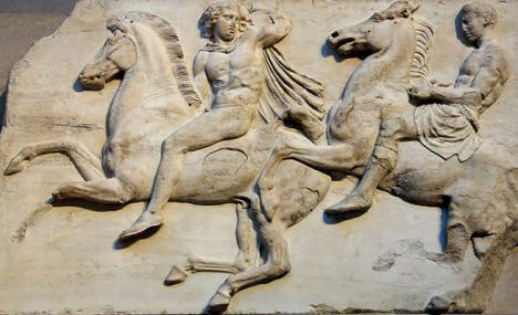 Cavaliers. Plaque II de la frise Ouest du Parthénon, vers 447-433 av. J.-C., collection British Museum © Photo Jastrow, 2006, CC BY 2.0.