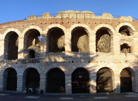 Les Arènes de Vérone ont bénéficié de 9 millions d'euros de mécénat par le biais de l'Art Bonus. © Photo Kiban, 2009, Public domain.