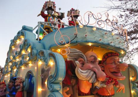 Char du carnaval d'Alost. Photo Carnavalaalstkoentje, 2011,  CC BY-SA 3.0.