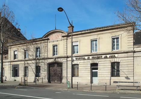 Hôpital Saint Vincent de Paul, entrée sur l'avenue Denfer-Rochereau. © Photo Lionel Allorge,