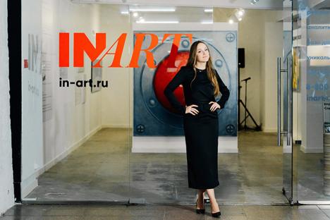 Ksenia Podoynitsyna, fondatrice d'InArt, entreprise spécialisée dans l'analyse du marché de l'art contemporain russe. © Photo InArt.
