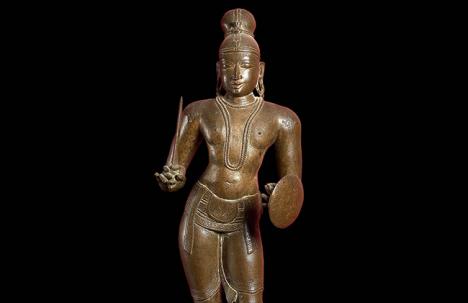 La statue du Ashmolean Museum représentant Tirumankai Alvar, un saint-poète tamoul de l’Inde du Sud. © Photo Tang Jo-hung/Ashmolean Museum. 
