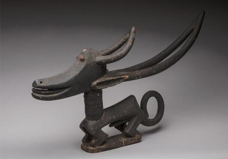 Cimier de coiffe antilope « Tyi Wara », bois, Bambara, Mali, 65 x 35 cm, Collection privée Barzilay © Pousse-Cornet 