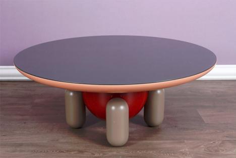 Jaime Hayon, Table Explorer, prototype, 2019, fibre de verre, h. 42 d. 100 cm. © FauveParis