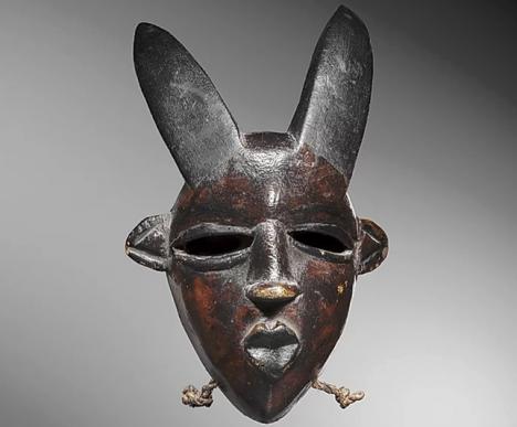 Masque Ogoni, Karikpo, Nigeria, bois polychrome, h. 24 cm. © Charles-Wesley Hourdé.