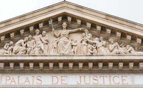 Allegorie de la Justice sur le fronton tribunal de Nimes. © Photo Daniel Villafruela, 2014, CC BY-SA 4.0